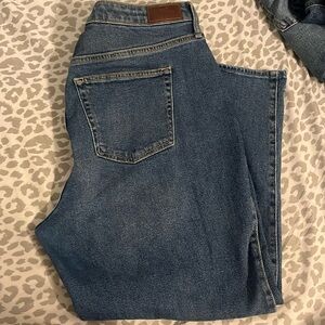 Women's Hollister Curvy Ultra High-Rise Vintage Straight Jeans - Size 17 Short